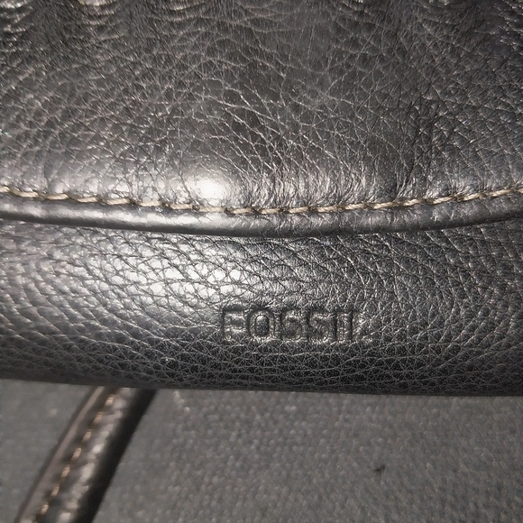 Fossil Pre-Loved Crossbody Very Good Condition.Elegant Black Women\'s Clutch